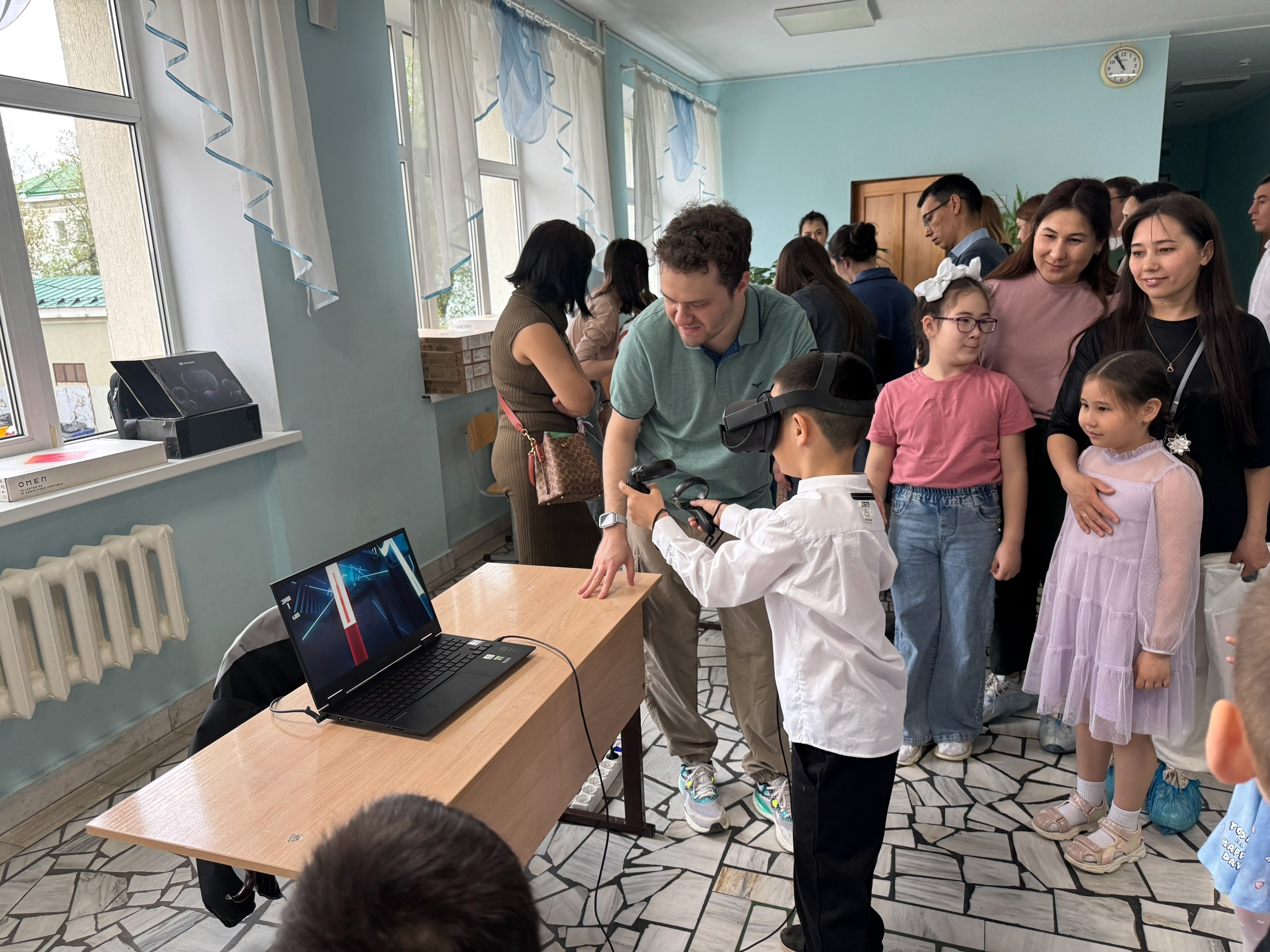 Буласаҡ "егерменселәр" белем иленә сәйәхәт ҡылды