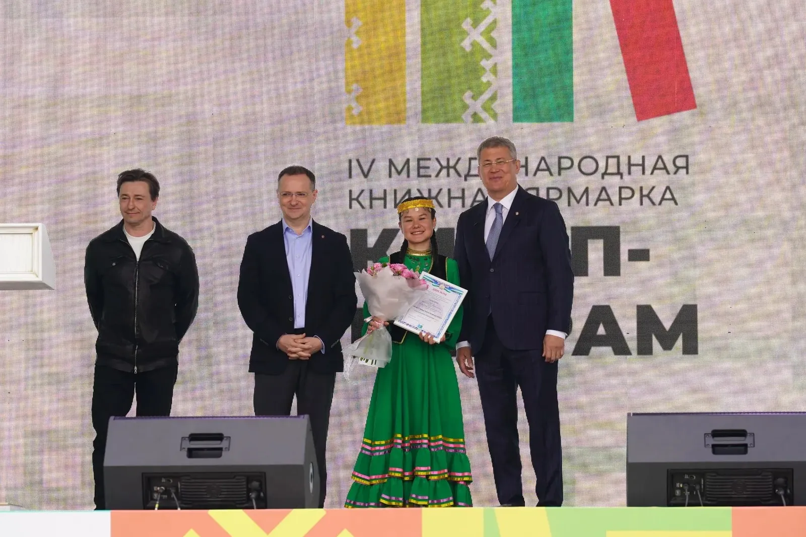 Глава Башкортостана наградил юного исполнителя эпоса «Урал батыр»