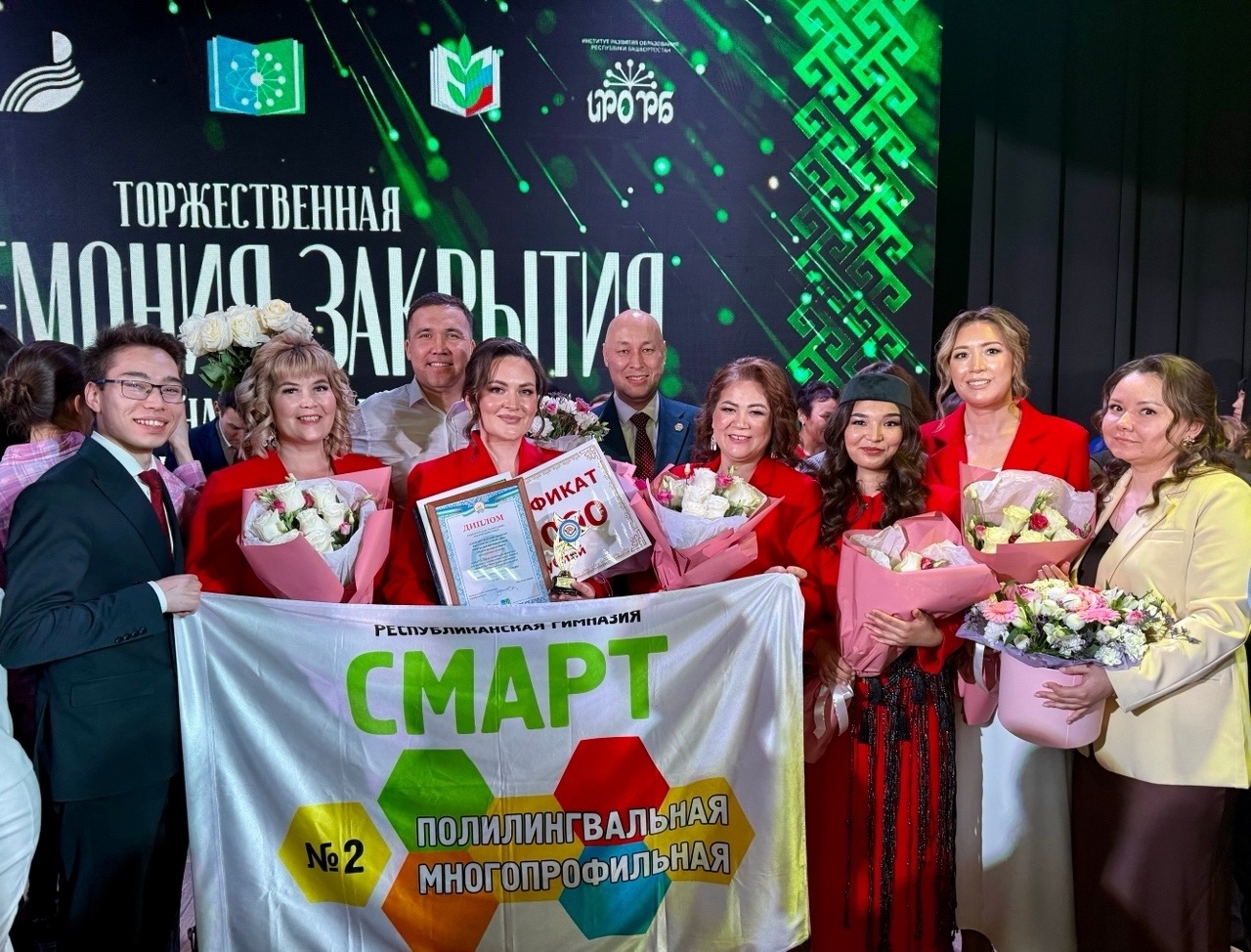 Башҡорт теле  –  нурлы Уралымда   Алтындарға бирмәҫ хазина. (Фәнил Бүләков)