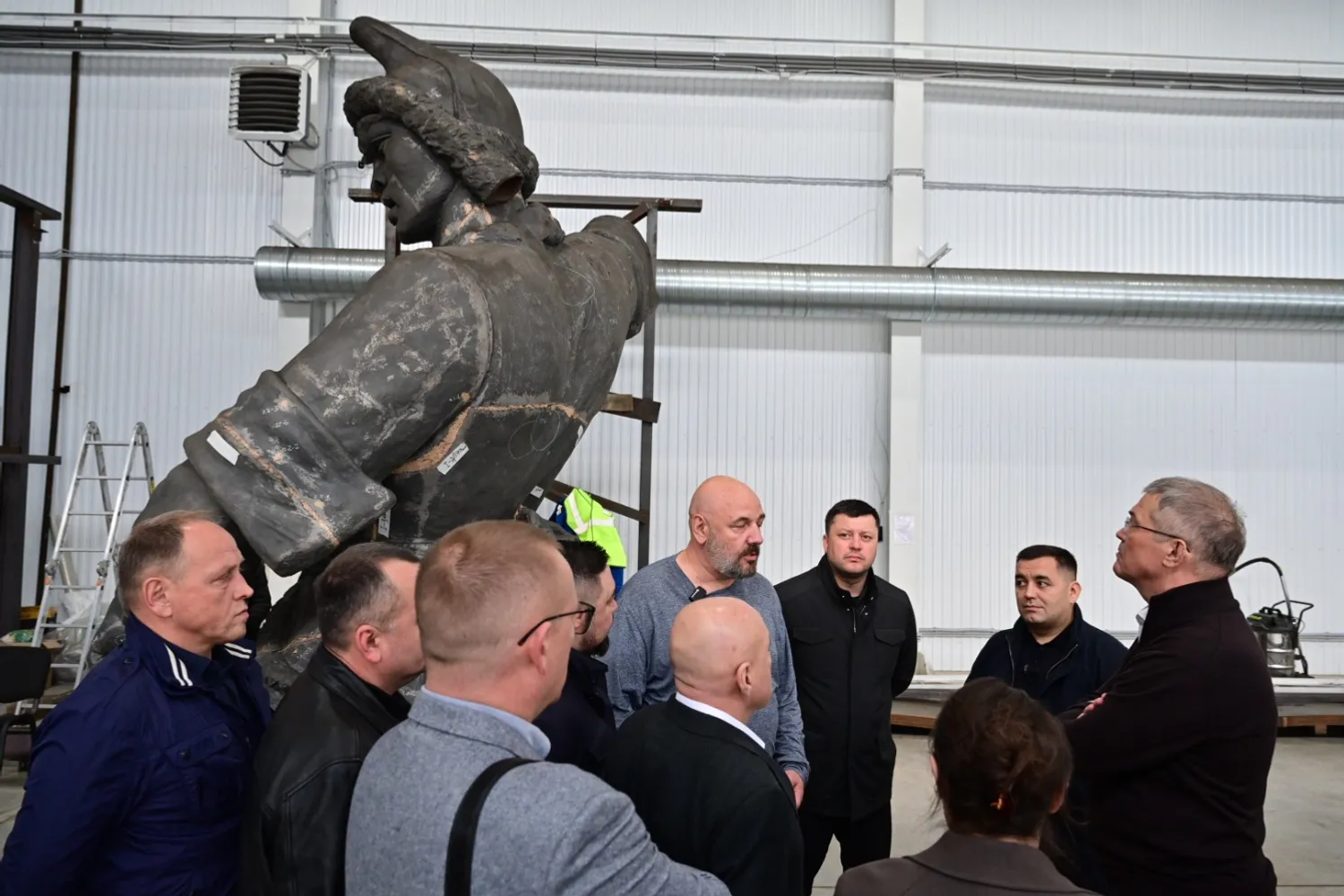 Радий Хабиров ознакомился с ходом реставрации памятника Салавату Юлаеву