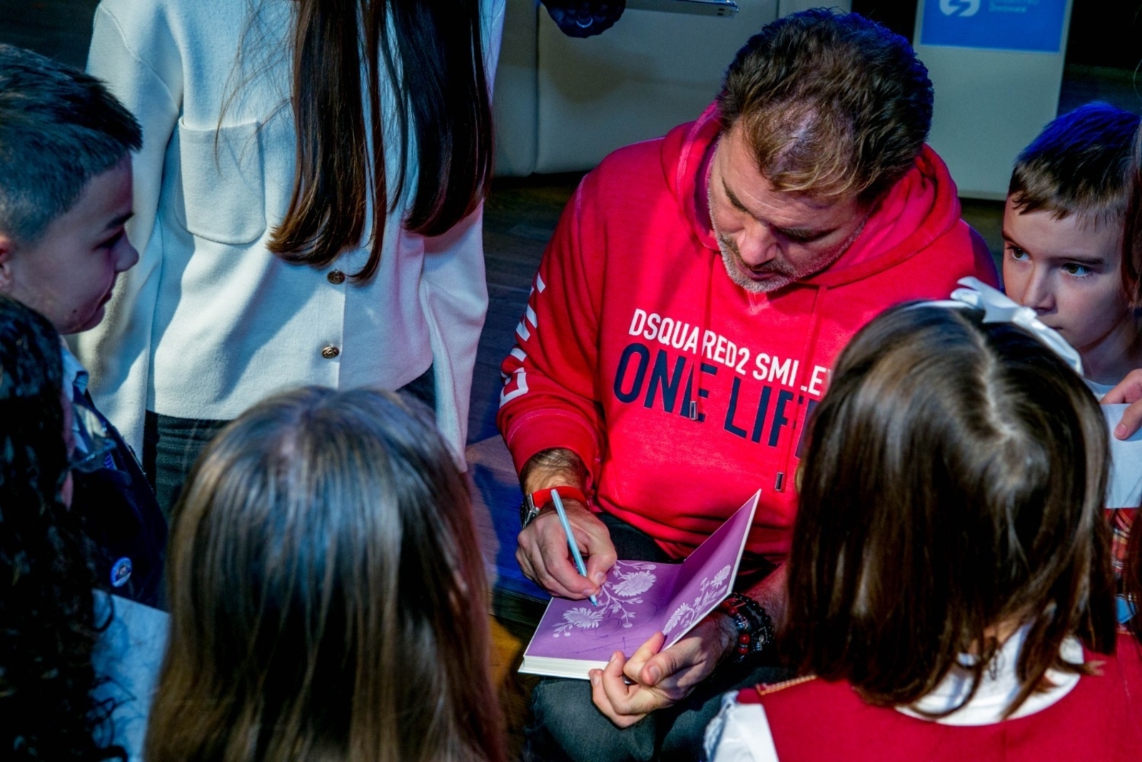 «Книга в руках – это круто»