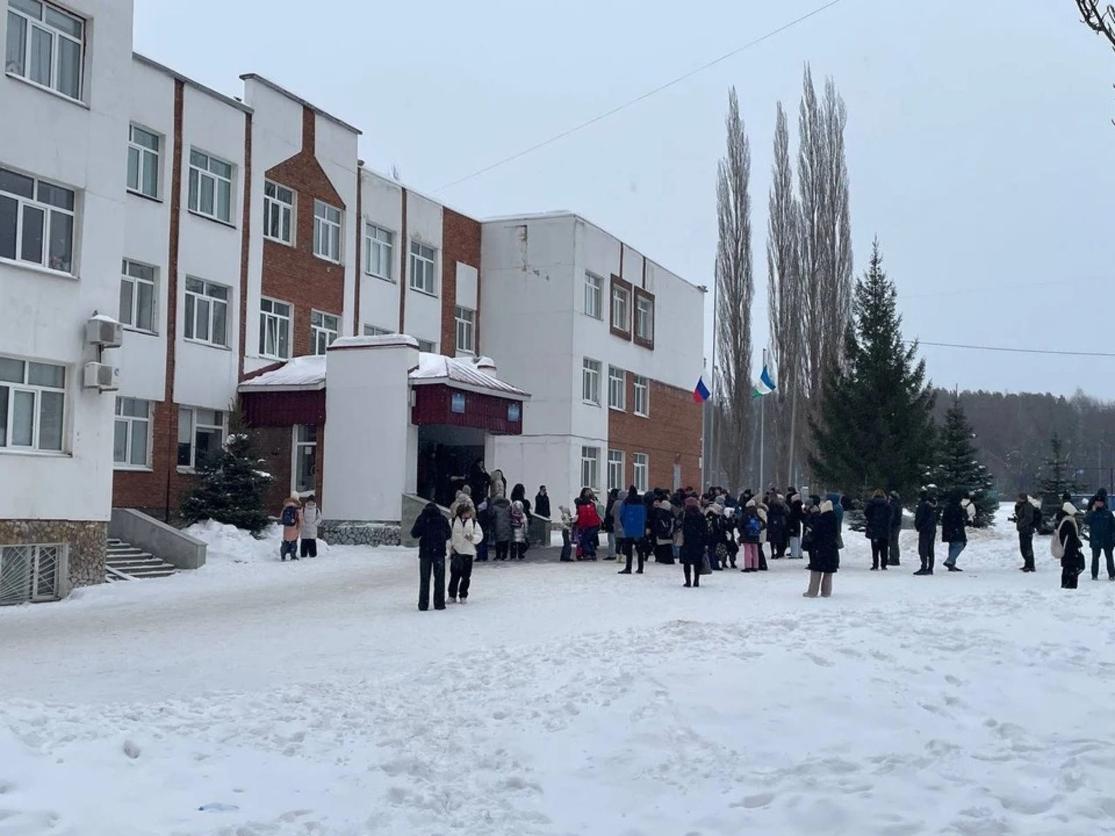 Девятиклассник открыл стрельбу в школе