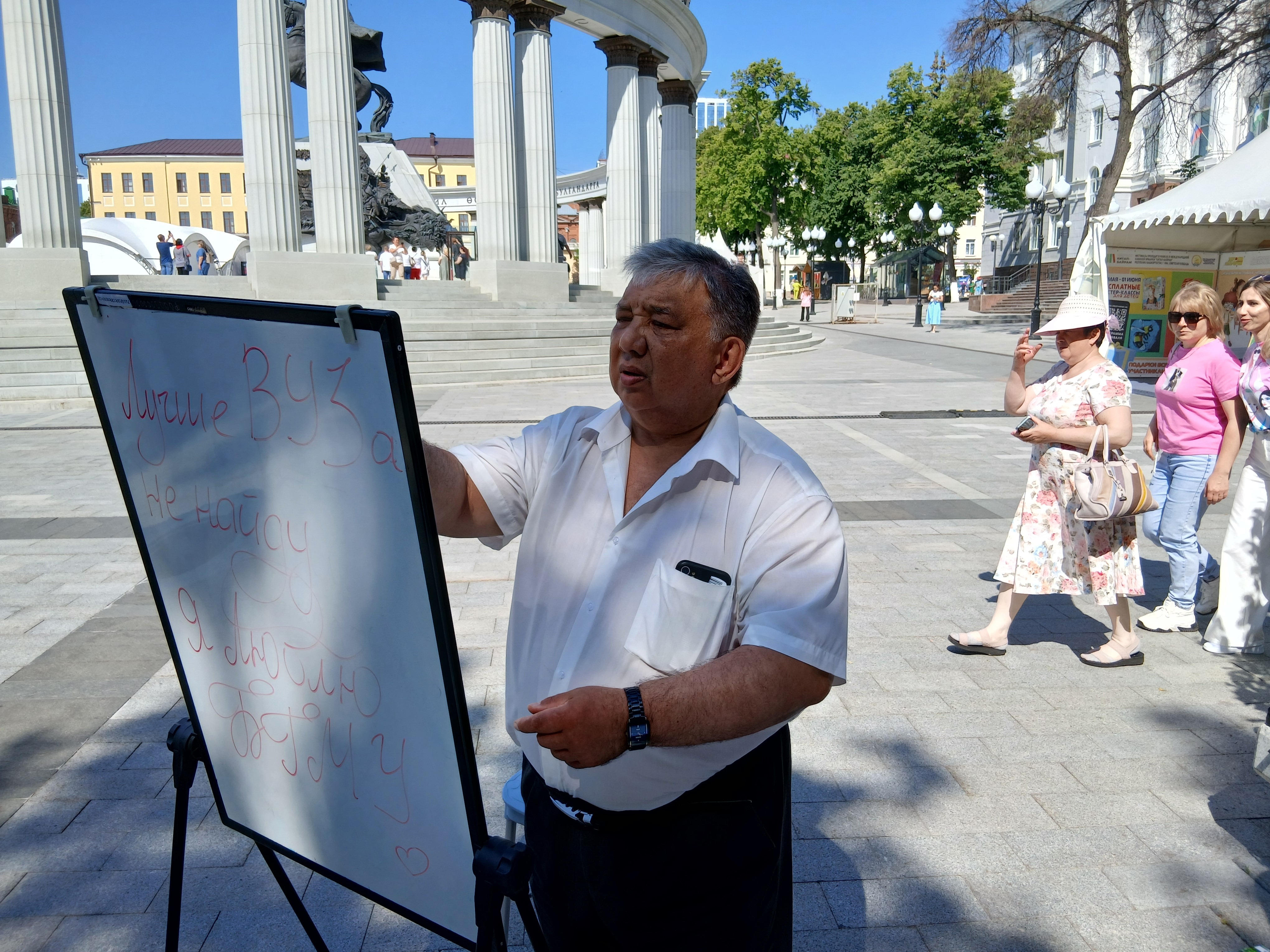 Челябинскую область на «Китап-байрам» представил публицист А. Киньябулатов