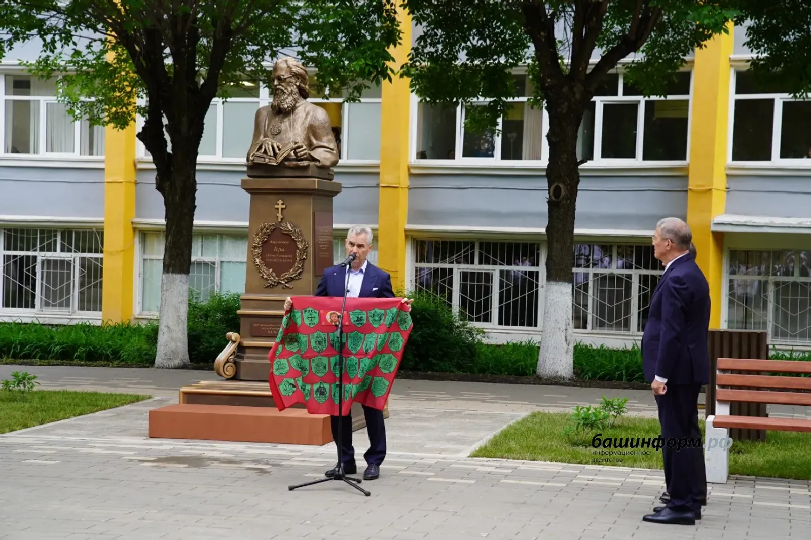 В Уфе открыли памятник Луке Крымскому