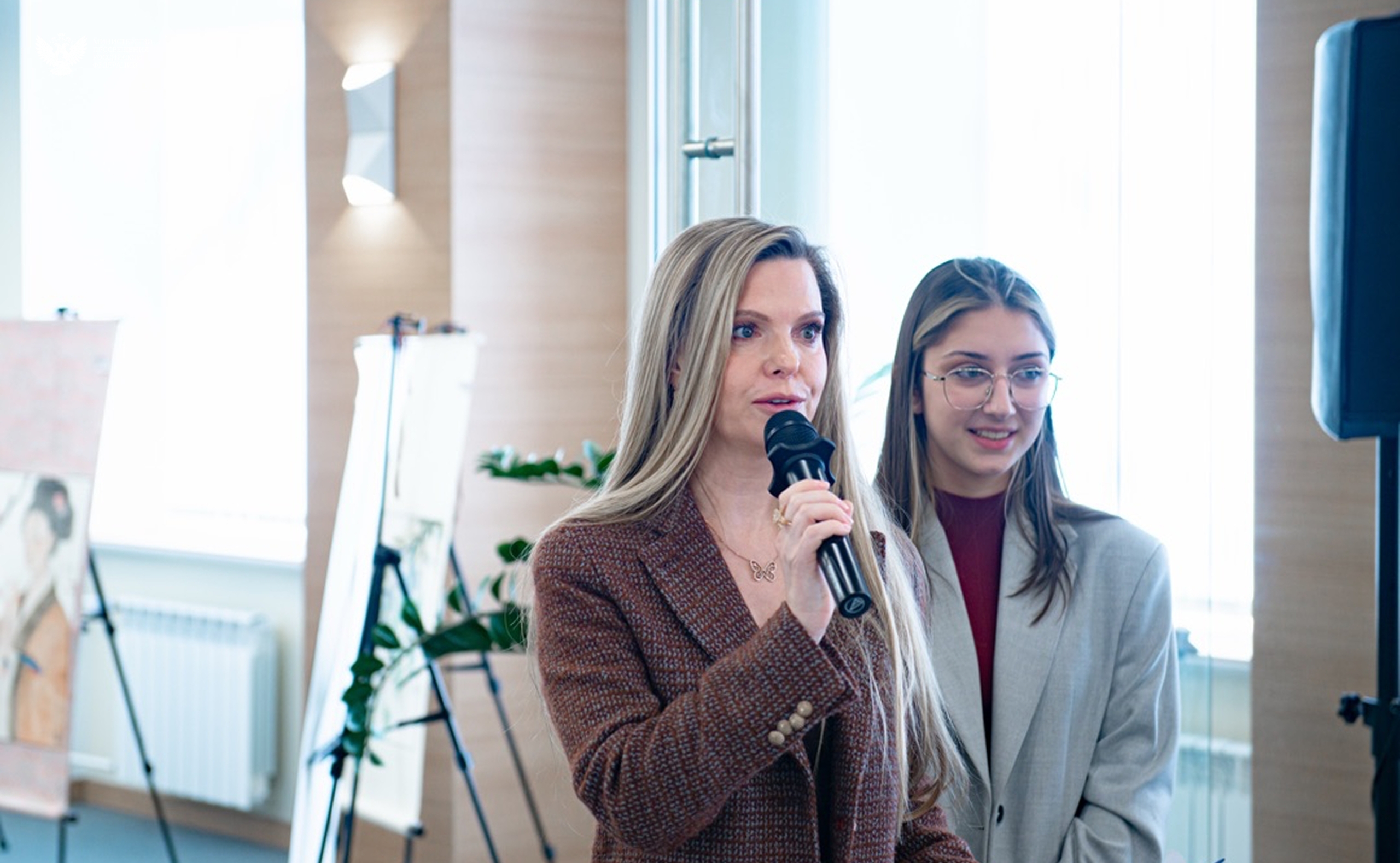 В Минпросвещения России открыли выставку картин, подготовленную детьми с ОВЗ