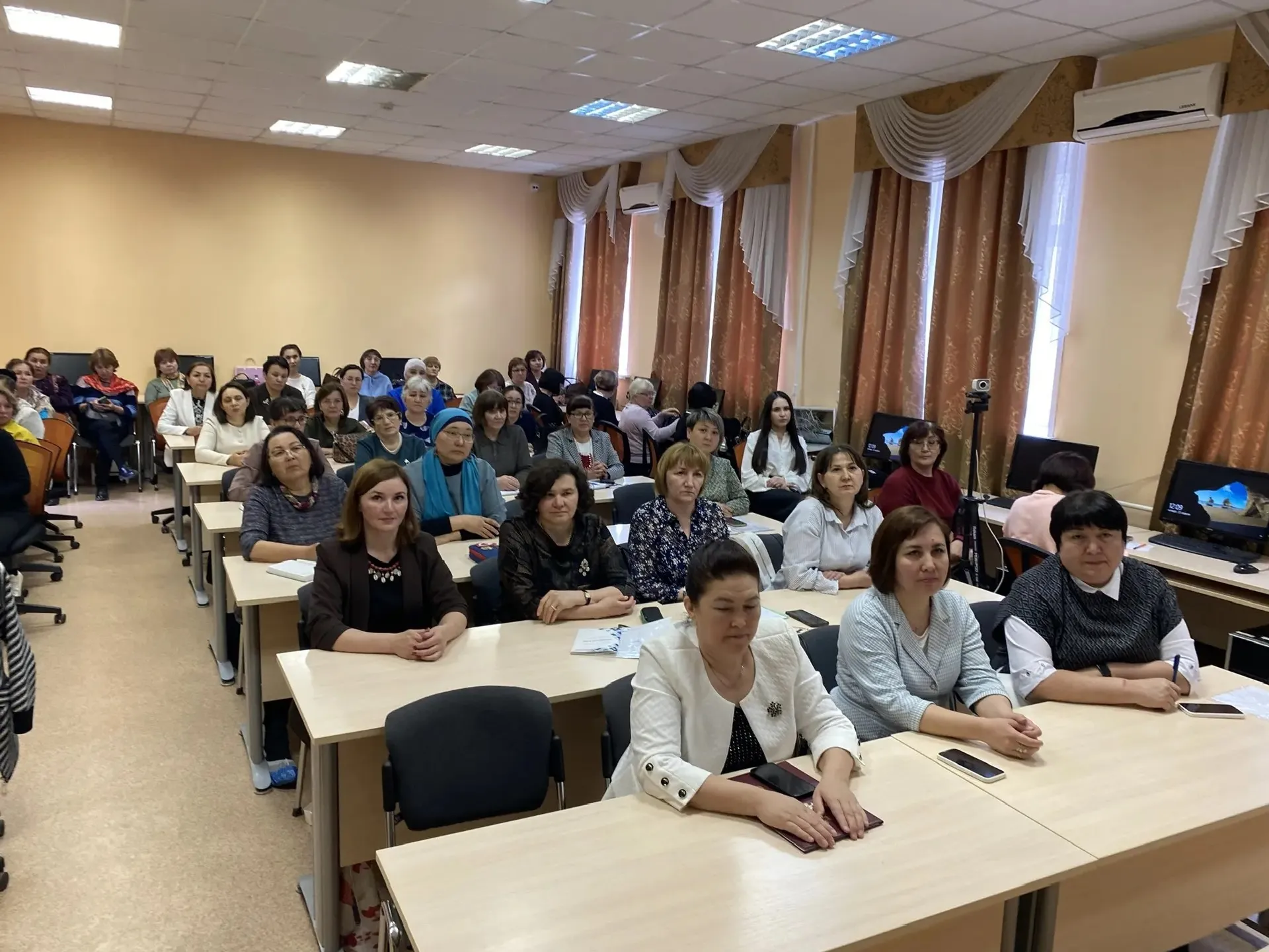 Туған тел уҡытыусылары кәңәшләште