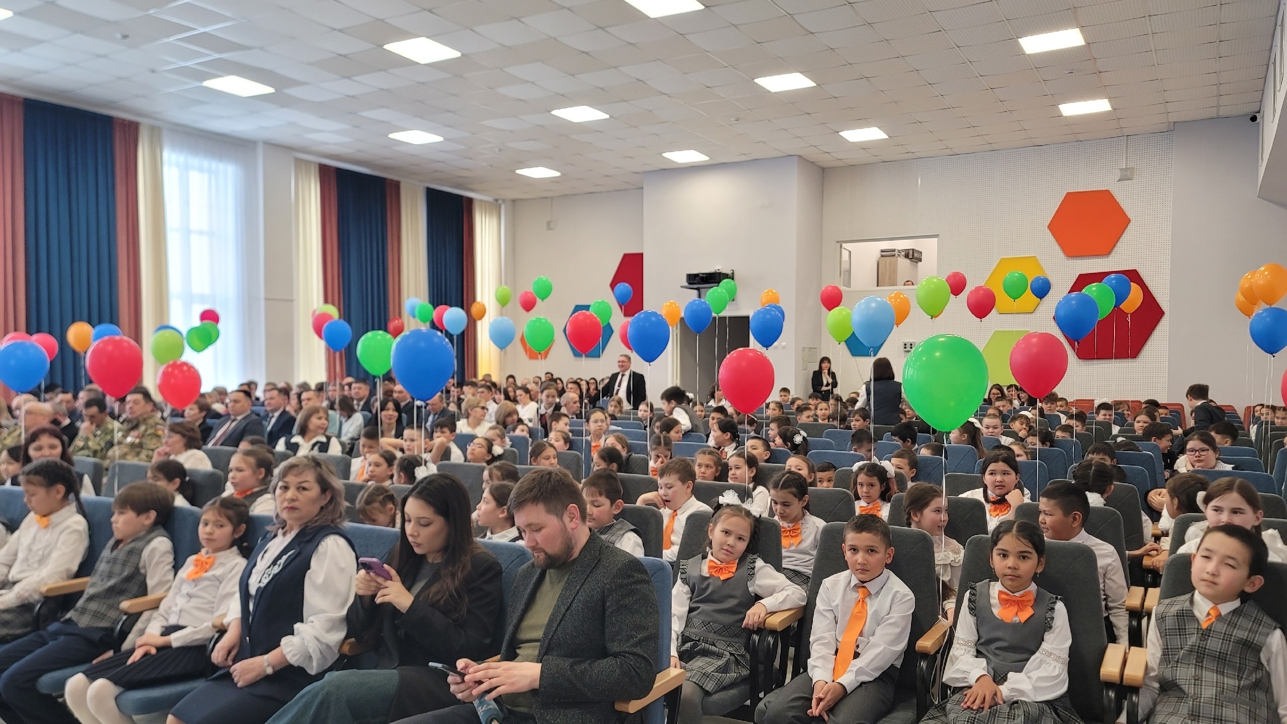 В Абзелиловском районе открыли новую полилингвальную школу