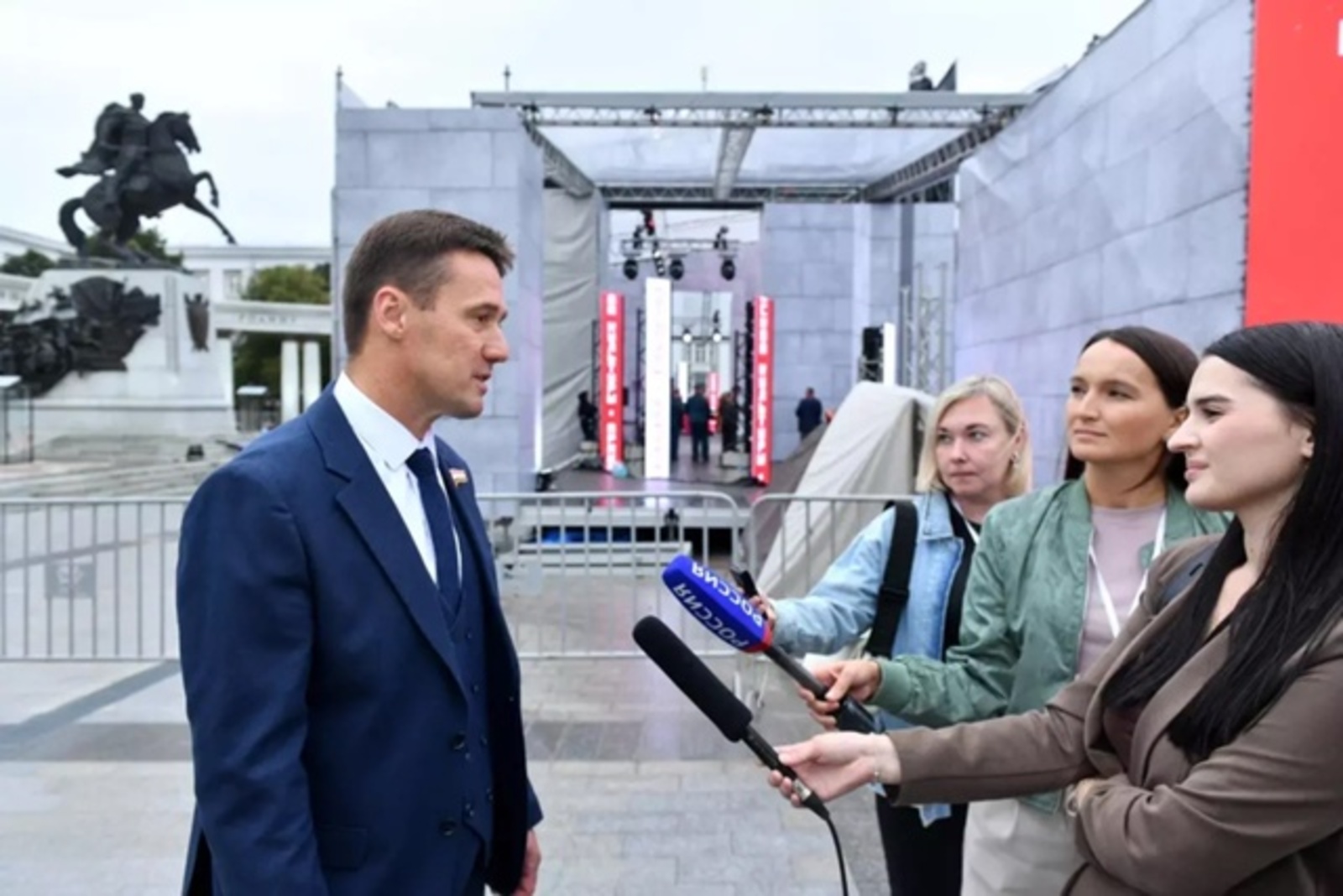 Рамиль Бадамшин представит в Уфе новую песню «Живи, герой!»