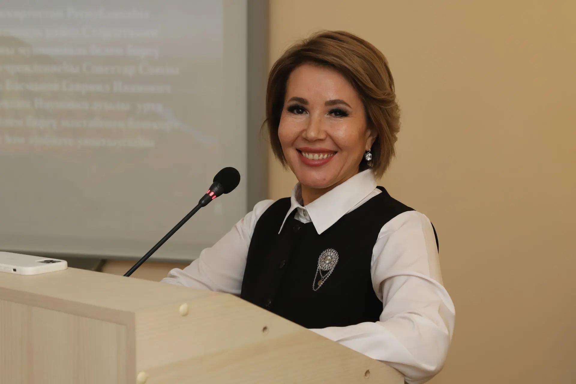 Өфөлә «Башҡорт теле һәм әҙәбиәте йыл уҡытыусыһы» төбәк-ара конкурсы башланды