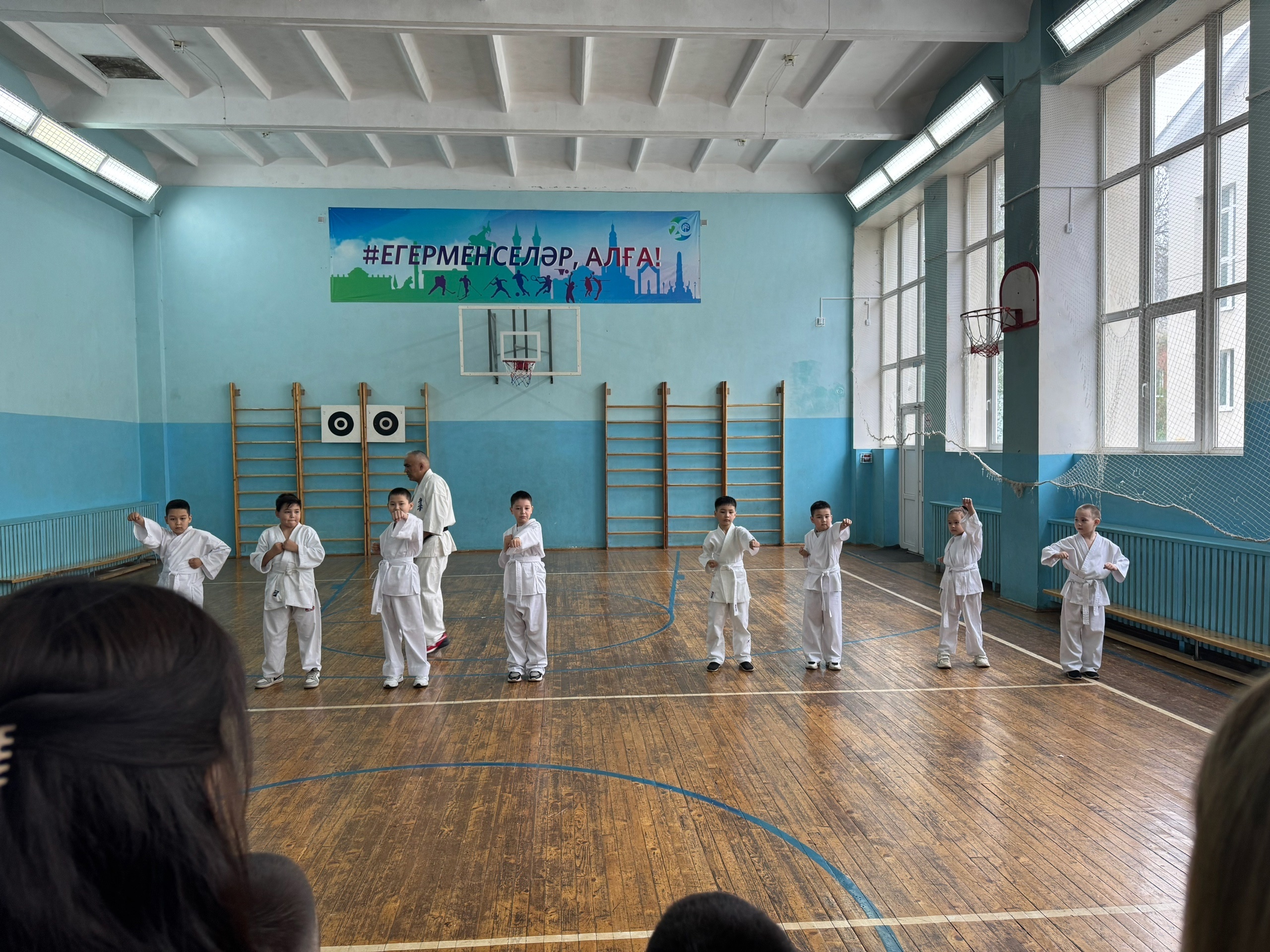 Буласаҡ "егерменселәр" белем иленә сәйәхәт ҡылды