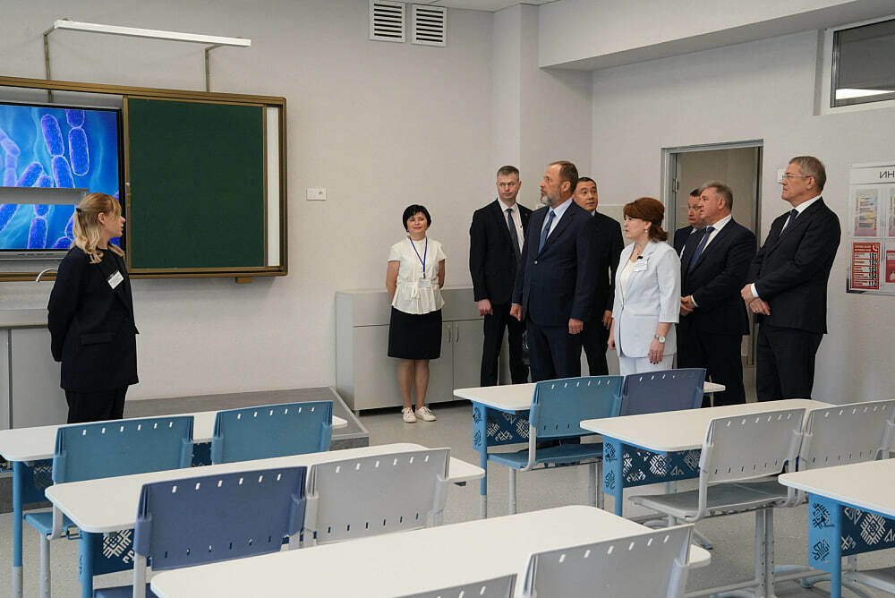 Взгляд сверху на образование: Комаров и Хабиров в крупнейшей школе