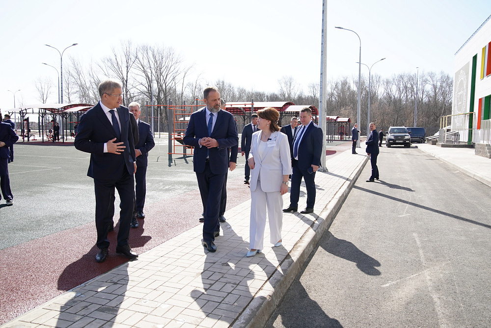 Взгляд сверху на образование: Комаров и Хабиров в крупнейшей школе