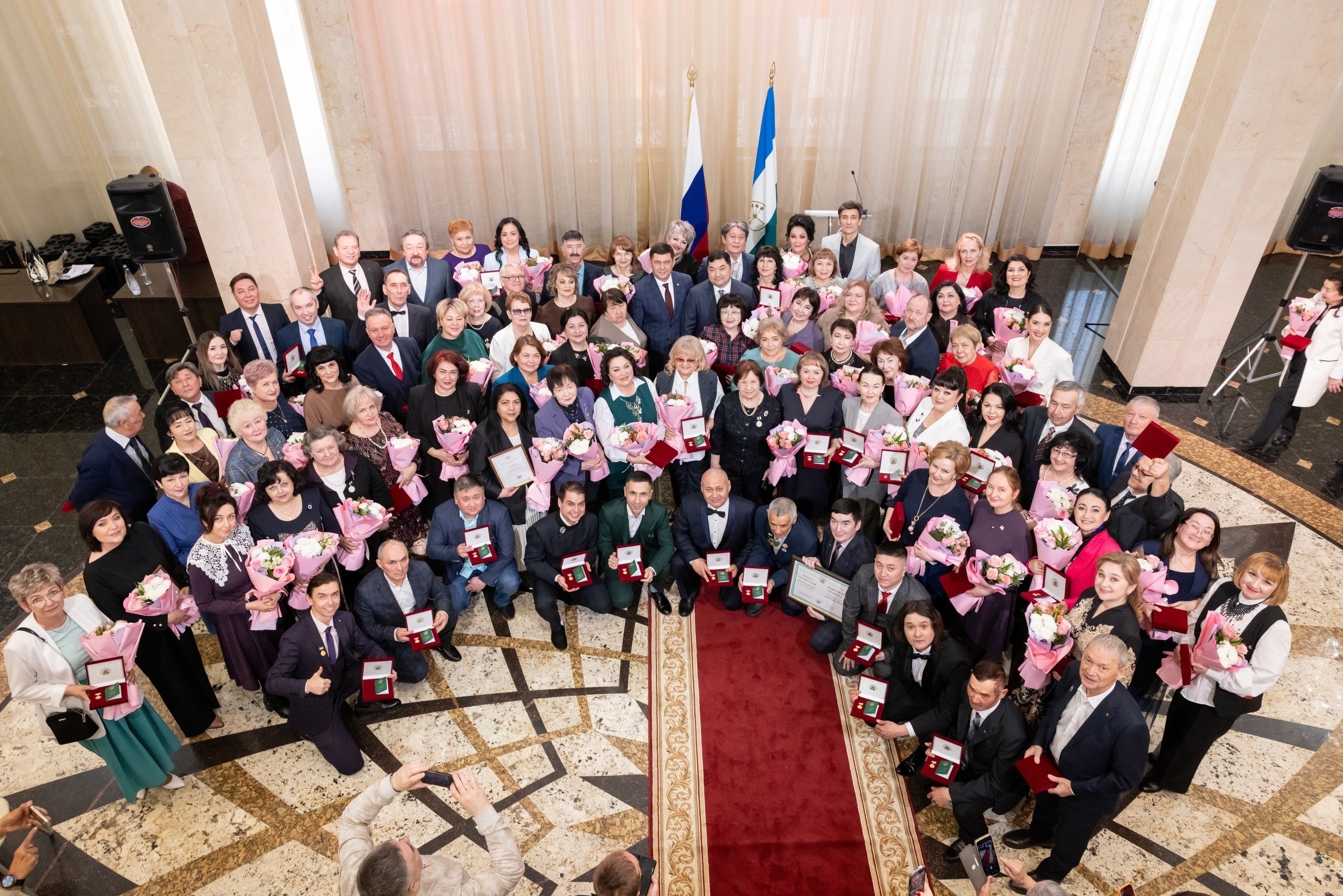 Яҙыусыларыбыҙҙы тәбрикләйбеҙ