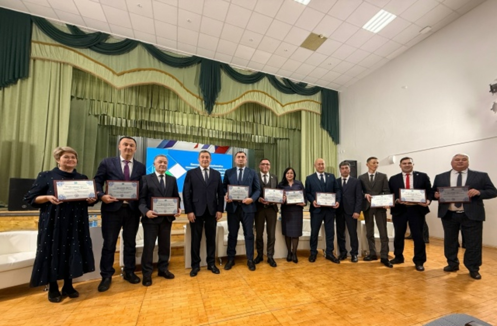 «Иң яҡшы этномәҙәни дөйөм белем биреү ойошмаһы- 2025»  билдәләнде