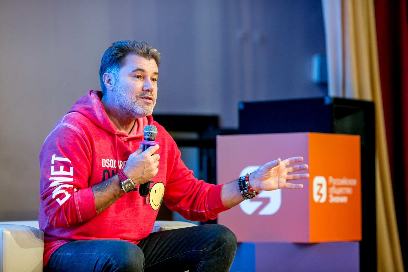 «Книга в руках – это круто»