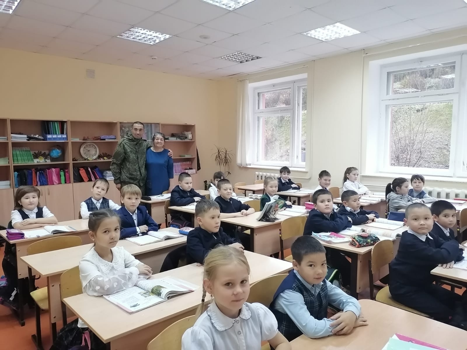 Махсус хәрби операция яугире Илдар Һаҙыев тыуған мәктәбенә ярҙамлашҡан