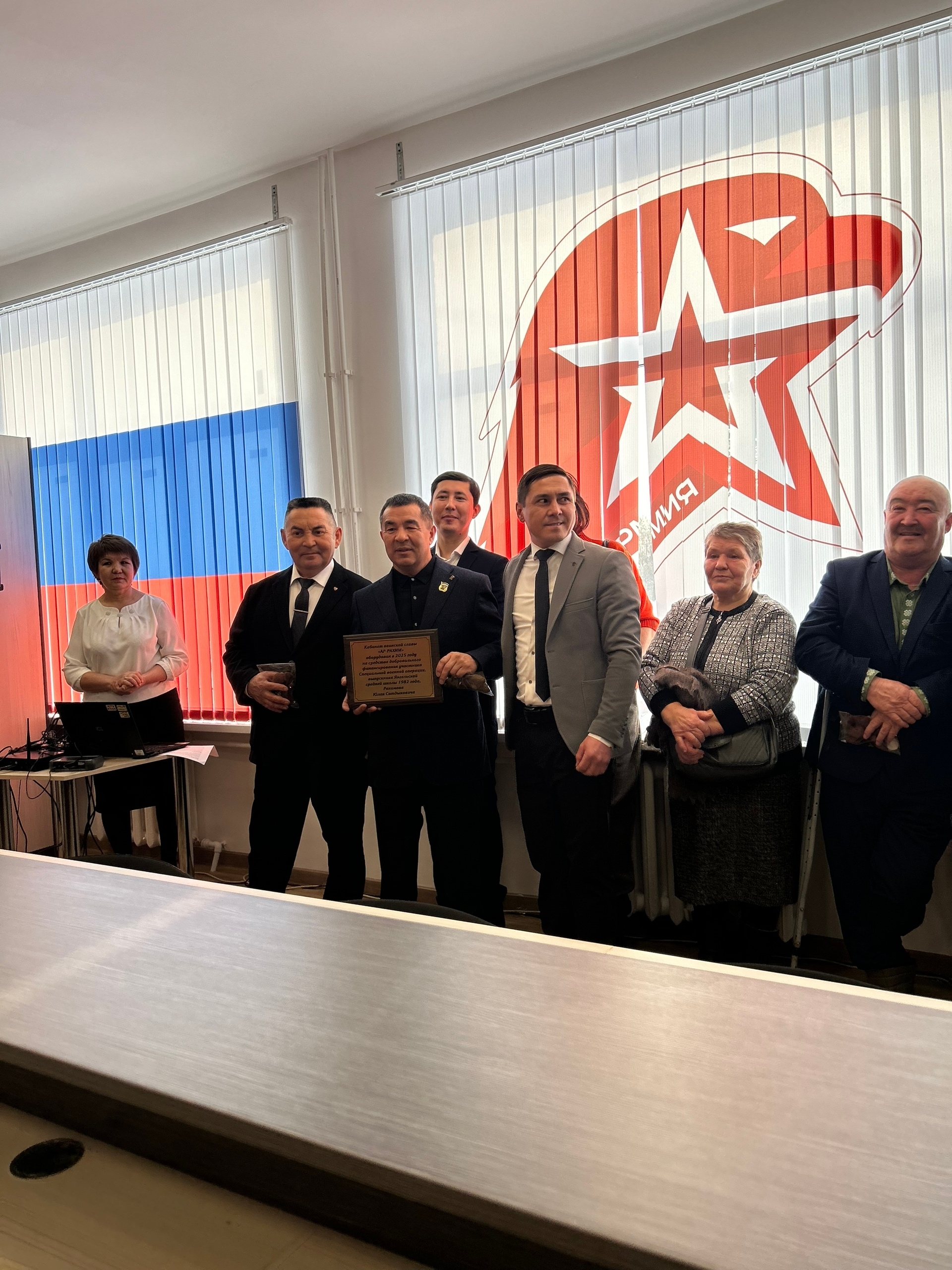 Юлай Рахимов – инициатор и спонсор кабинета воинской славы в родной школе