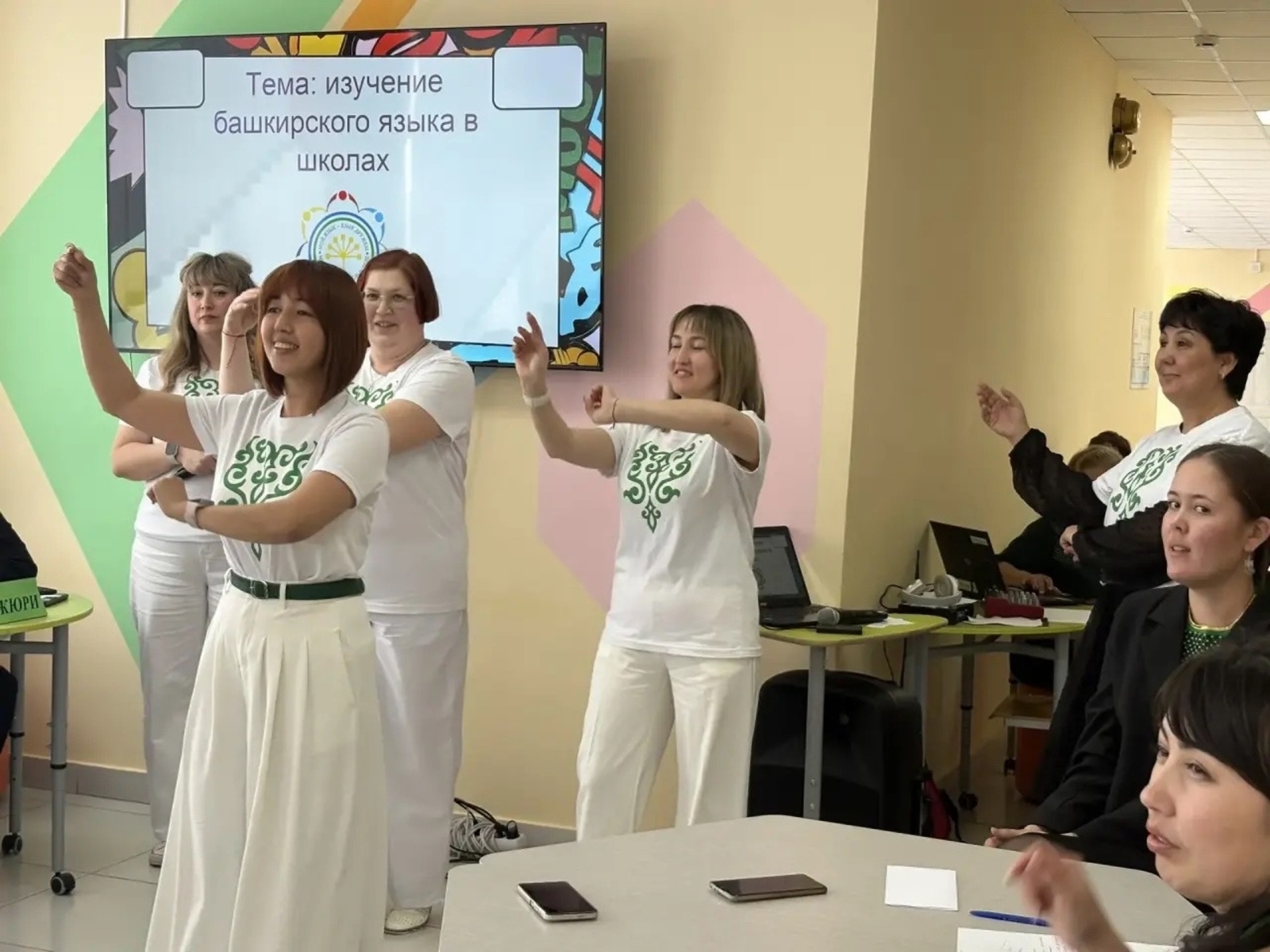 «Леди знаний»: интеллектуальное состязание педагогов Абзелиловского района