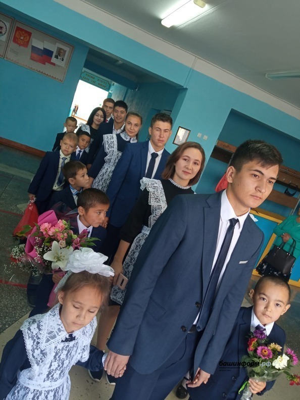 Школа села Якшимбетово Куюргазинского района отмечает столетний юбилей