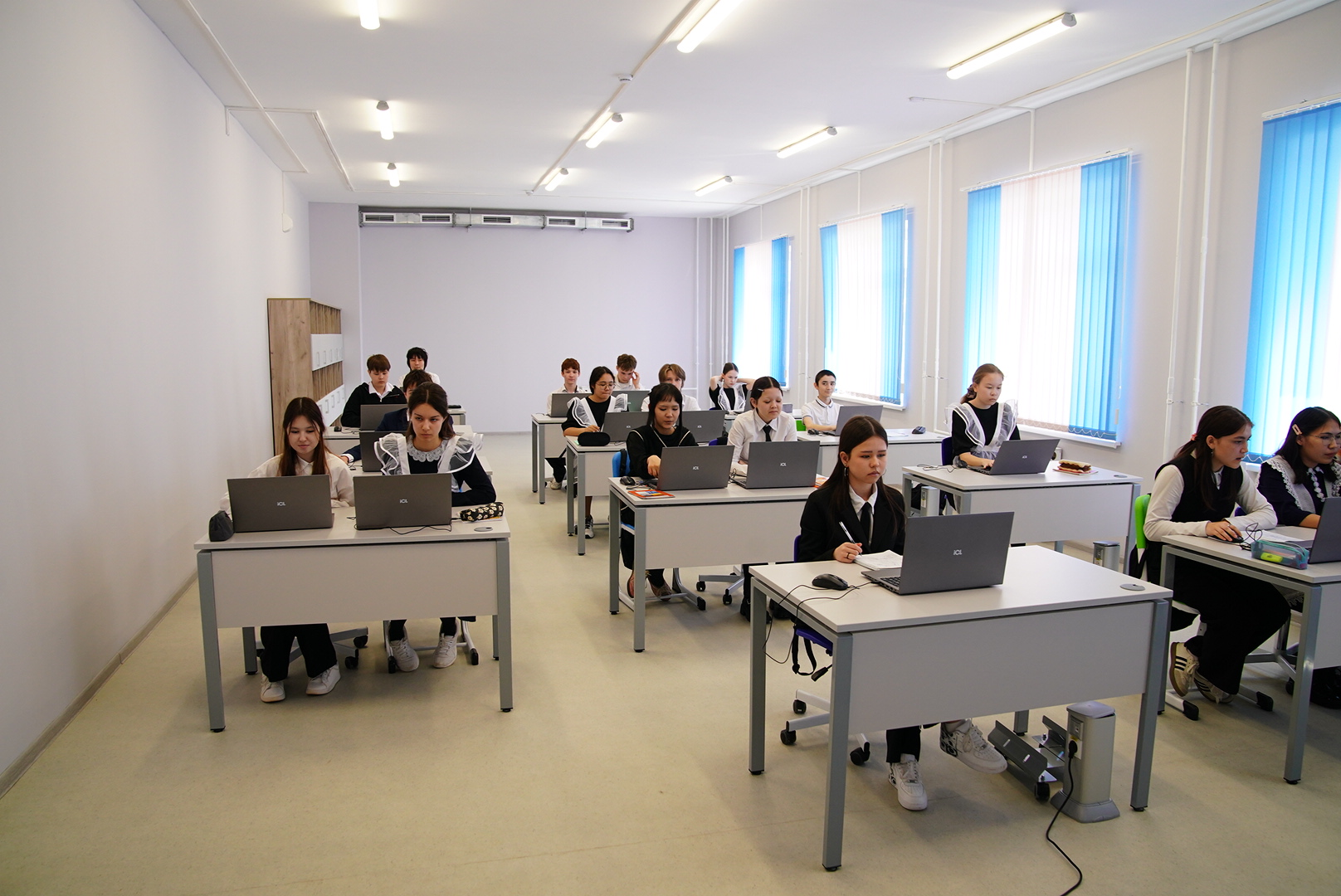 Радий Хабиров посетил новую полилингвальную школу «Хазина» в селе Аскарово