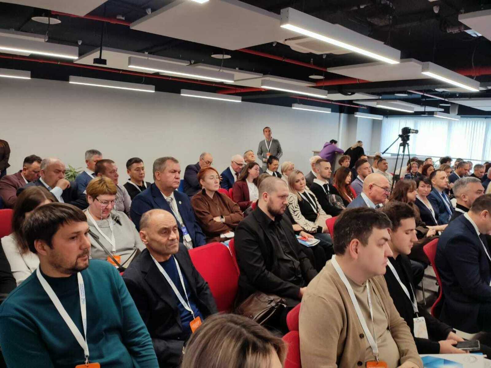 Обмен опытом и поиск решений: форум по развитию строительных кадров в Уфе