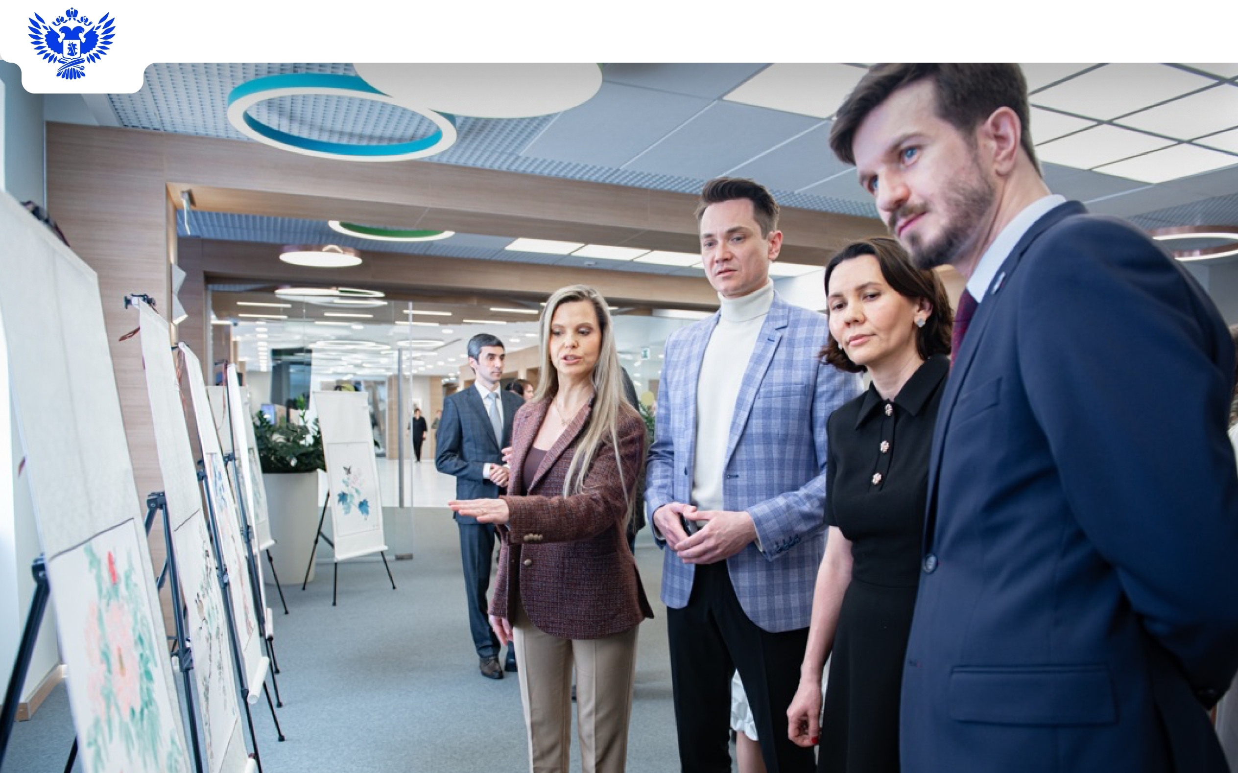 В Минпросвещения России открыли выставку картин, подготовленную детьми с ОВЗ