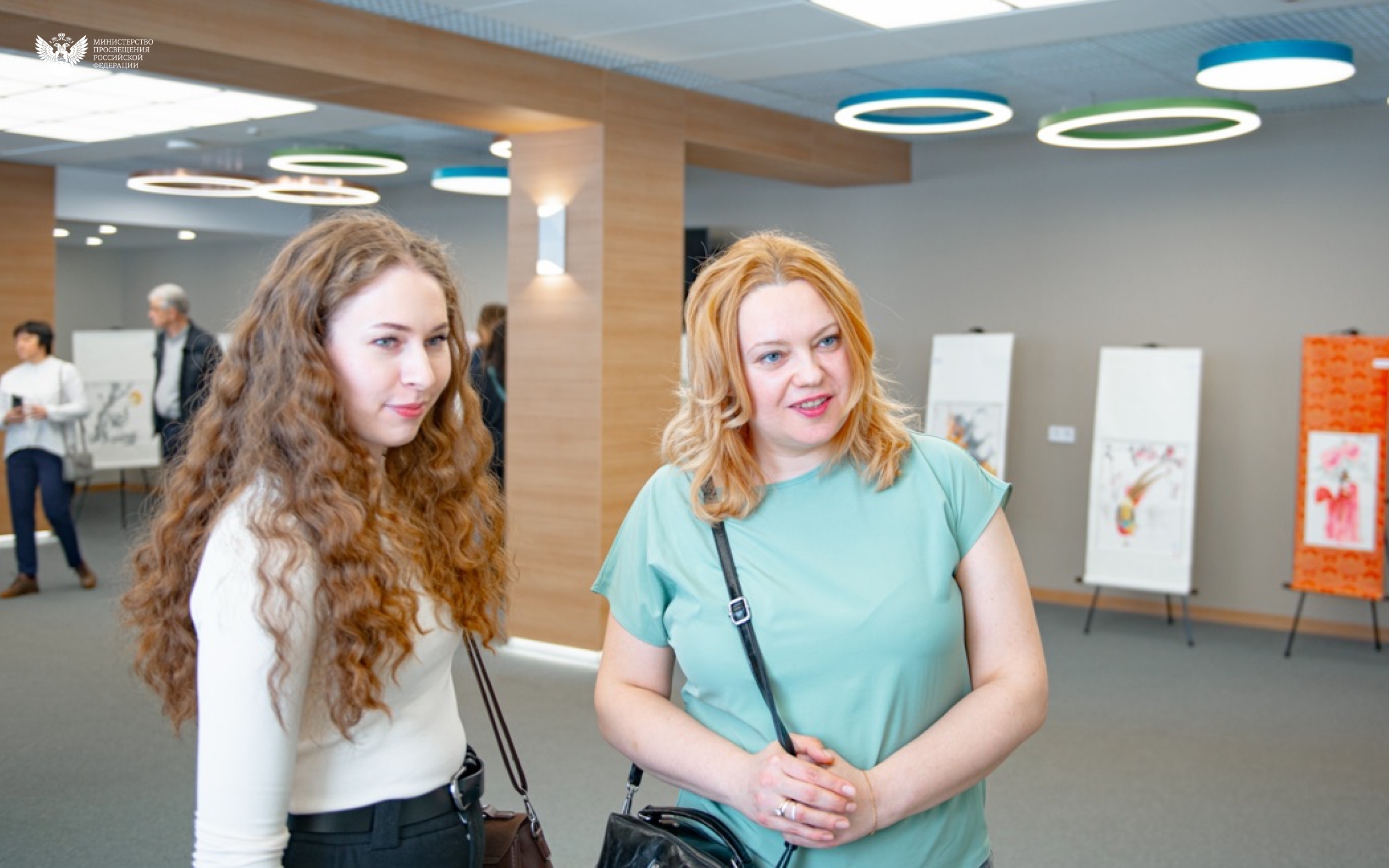 В Минпросвещения России открыли выставку картин, подготовленную детьми с ОВЗ