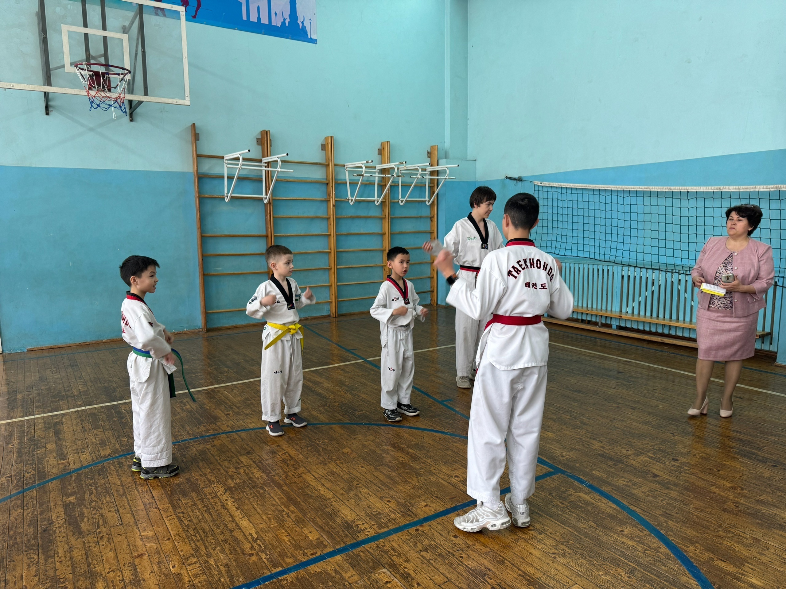 Буласаҡ "егерменселәр" белем иленә сәйәхәт ҡылды