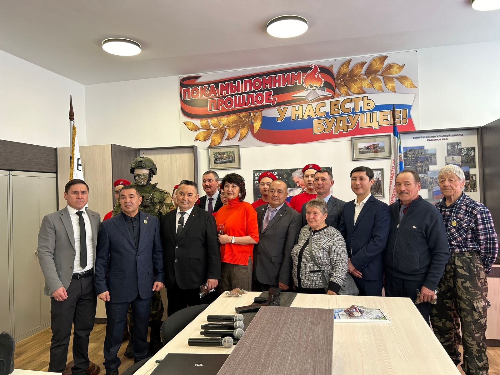 Юлай Рахимов – инициатор и спонсор кабинета воинской славы в родной школе